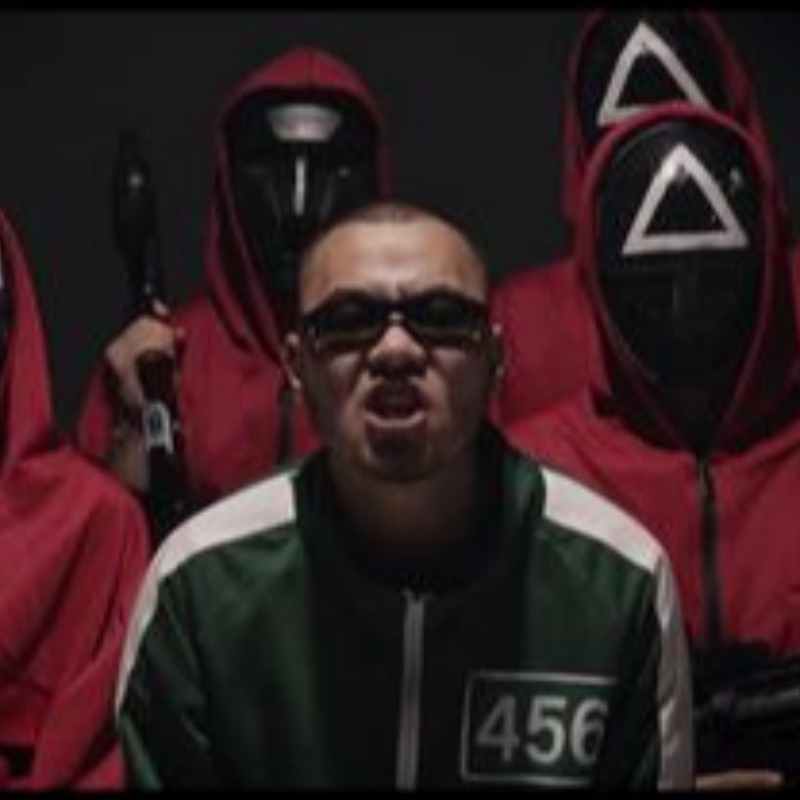 Kichkintoyning siyayotgani tasvirlangan video Olga Tolstetskaya yalangoch